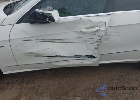 2012 Mercedes-Benz E 350 4Matic z USA, uszkodzony, nr VIN WDDHF8JB4CA544411